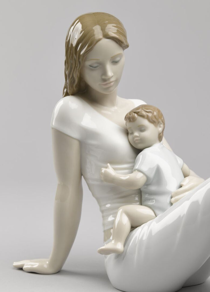 A mother's love Figurine - Shukha Online Store